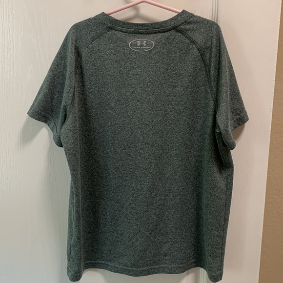 Under Armour (YM) HeatGear shirt - Picture 4 of 5